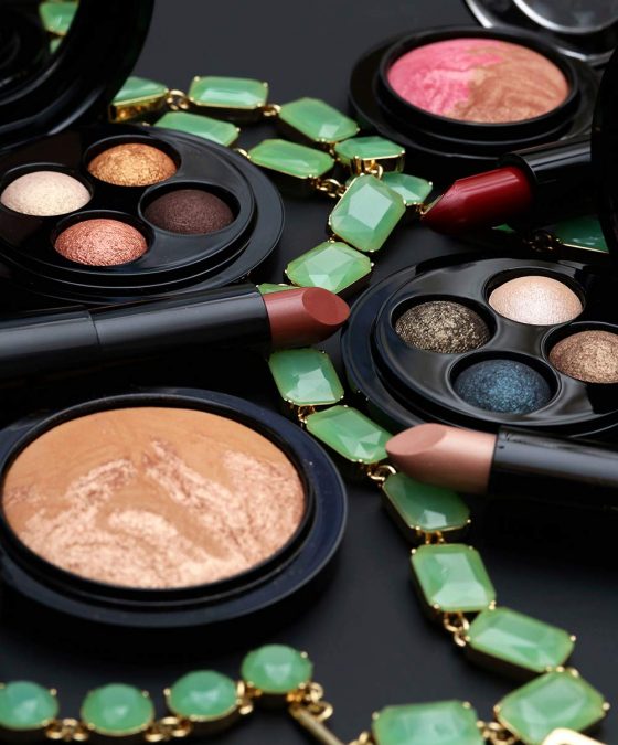 A MAC Jade Jagger Face of the Day With Golden Shine Mineralize Eye Shadow X 4