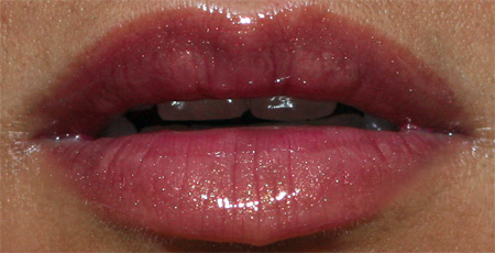 chanel-aqualumiere-gloss-ironic-tonic-lips-1