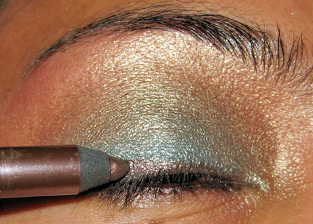MAC Hello Kitty MAC Makeup MAC Cosmetics makeup blog beauty blog