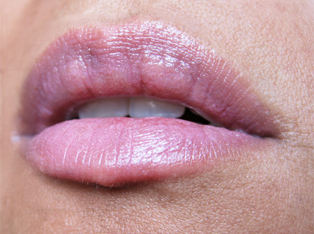 mac-a-rose-romance-a-rose-romance-lipstick-lip-swatch