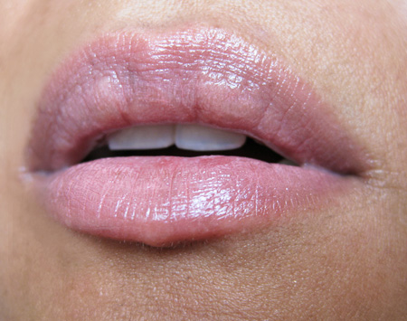 mac a rose romance way to love lipstick swatch