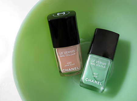 Review & Swatches: Chanel Le Vernis Nail Colour “Azuré”