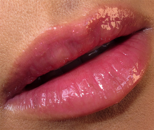 chanel-les-tentations-de-chanel-holiday-2010-collection-face-of-the-day-lip-closeup