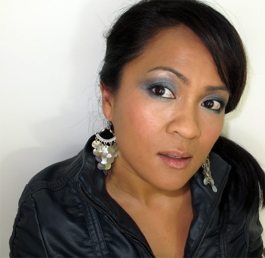 karen from makeup and beauty blog wearing the bobbi brown crystal eye palette 2