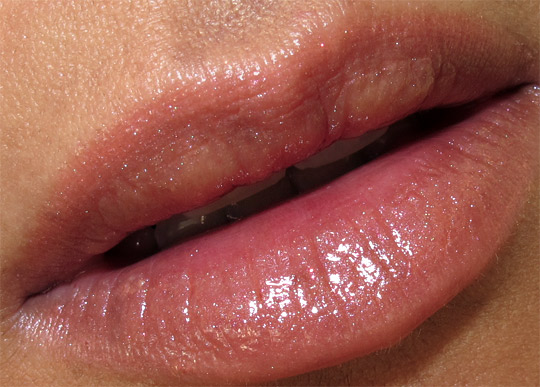 karen of makeup and beauty blog wearing the jouer train case lip closeup