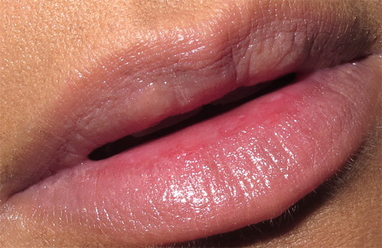 mac kissable lipcolour woo me lip swatch