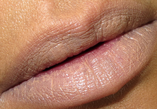 mac viva glam gaga 2 lipstick swatch lip closeup