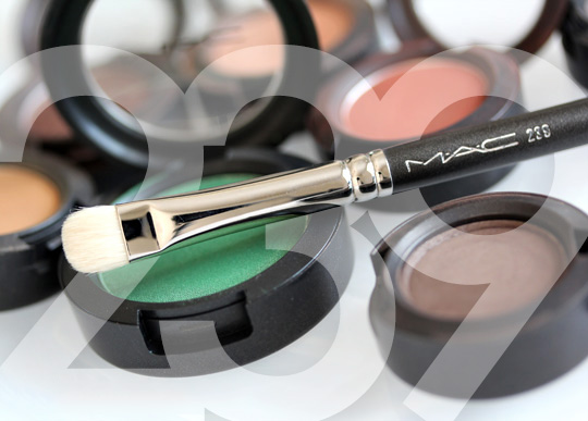 MAC 239 Eye Shader Brush