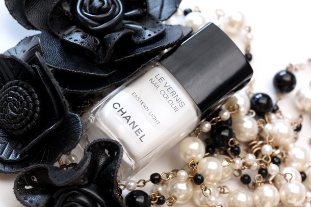 Chanel Eastern Light Le Vernis Nail Colour Picture Swatch 4