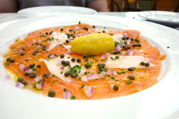 Smoked salmon with capers, onions and olive oil