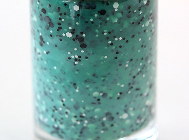 Maybelline Color Show Polka Dots Nail Polish in Drops of Jade