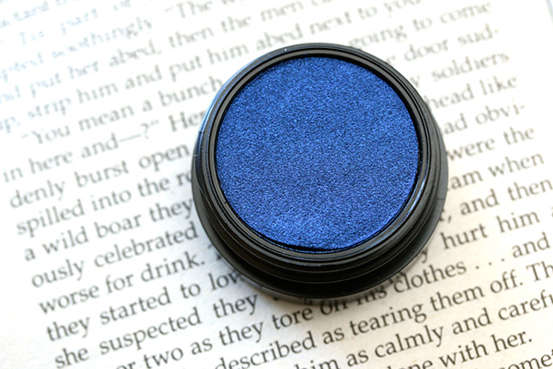 MAC Electric Cool Eye Shadow in Switch to Blue