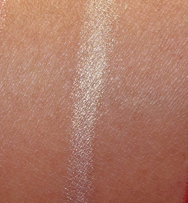 Chanel Or Blanc Swatch