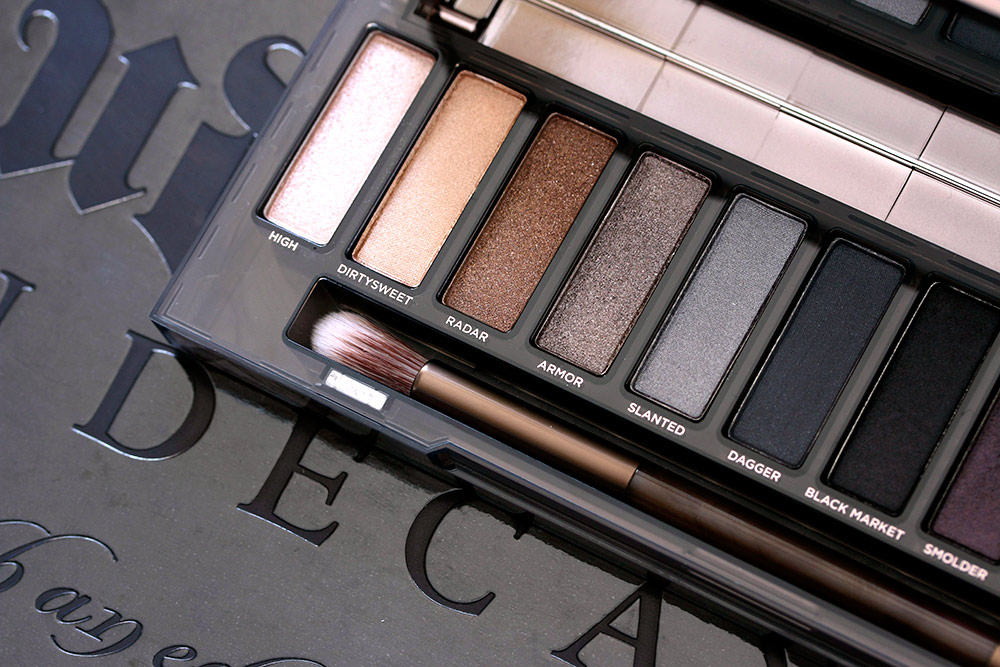 10 Things You Should Know About the Urban Decay Naked Smoky Palette.