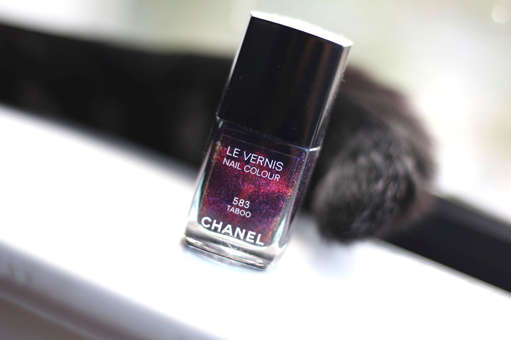 Chanel Le Vernis Nail Colour in 583 Taboo