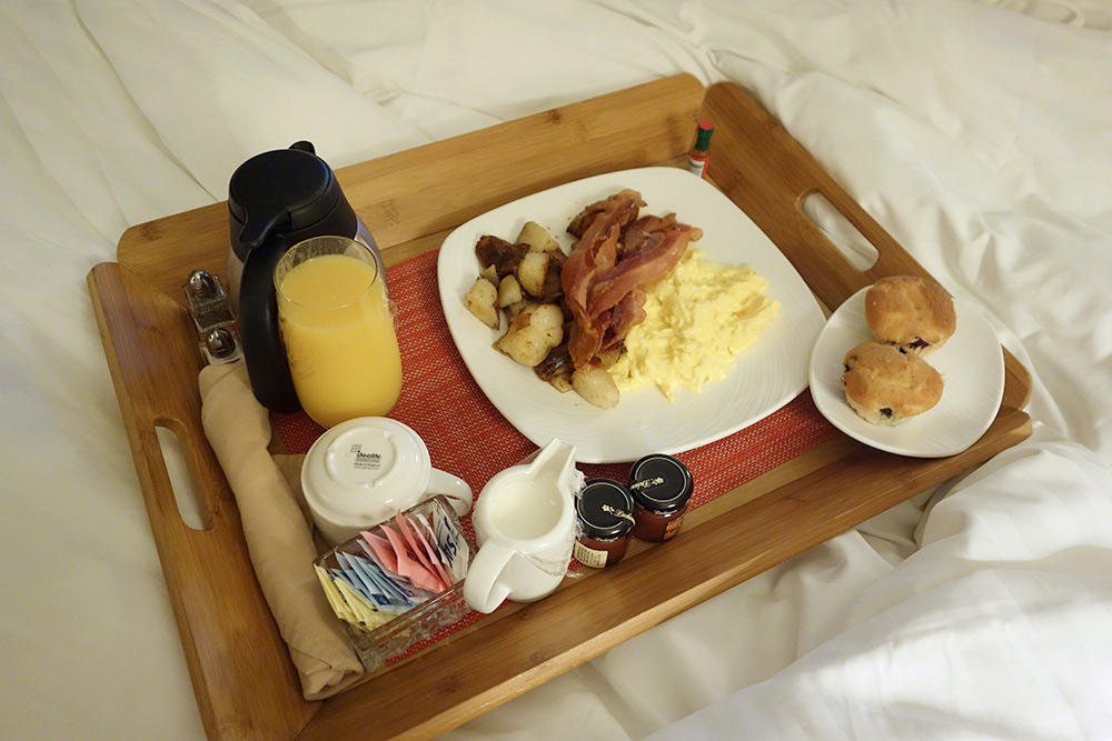 portola-hotel-breakfast
