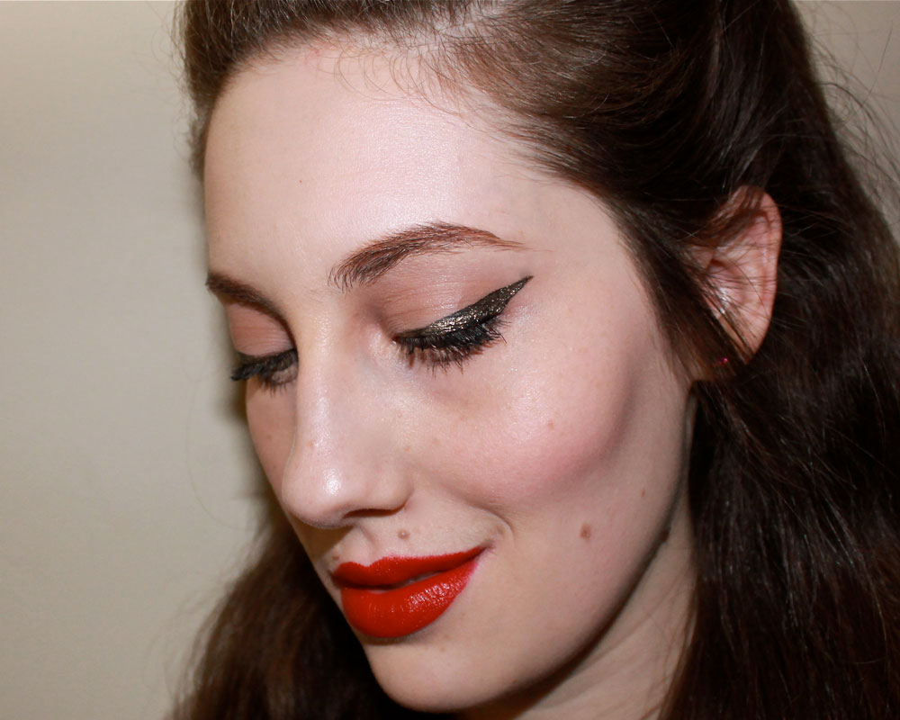 How to do a rockabilly winged liner look