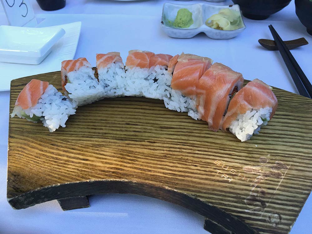 sushi tri 49 roll