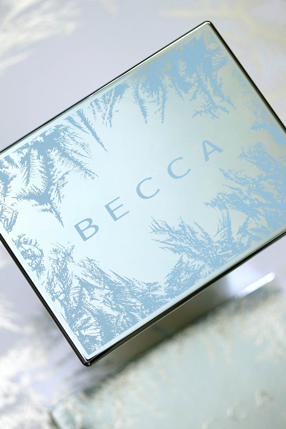 becca apres ski glow face palette packaging