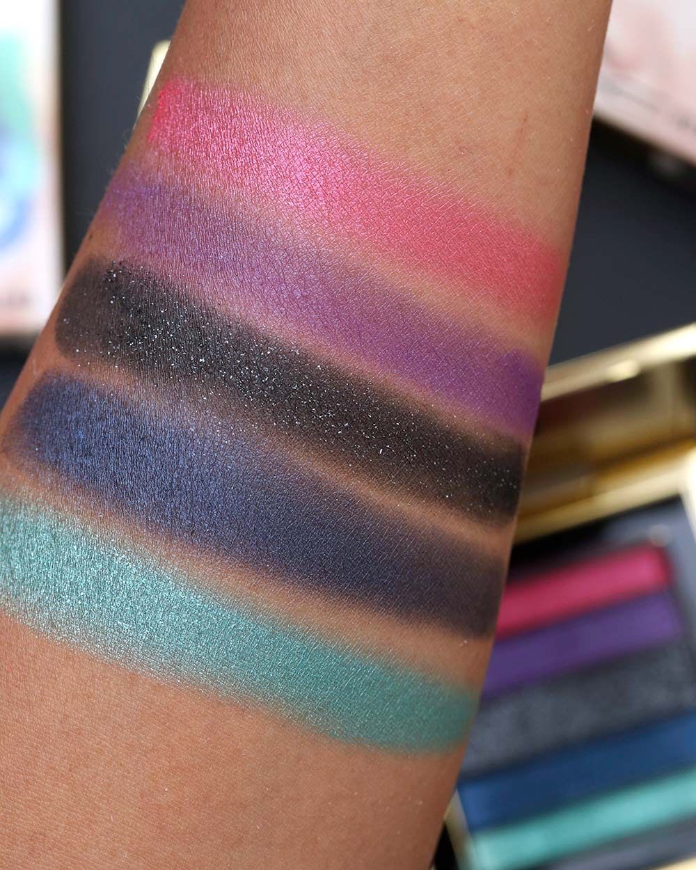 mac rossy de palma colours on the verge swatch
